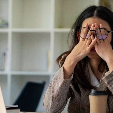 5 practical steps to manage diabetes for those working a desk job