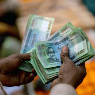Who earns the most in Bangladesh?
