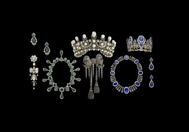 How the Louvre Museum's priceless jewels were looted in a 7-minute raid