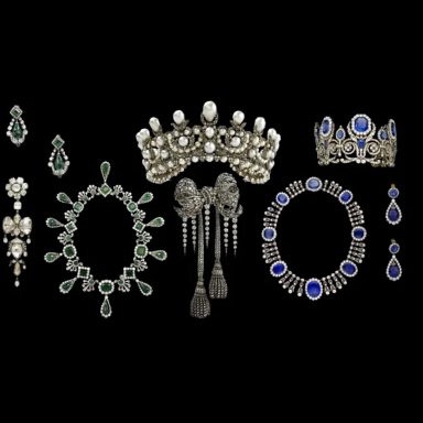 How the Louvre Museum's priceless jewels were looted in a 7-minute raid