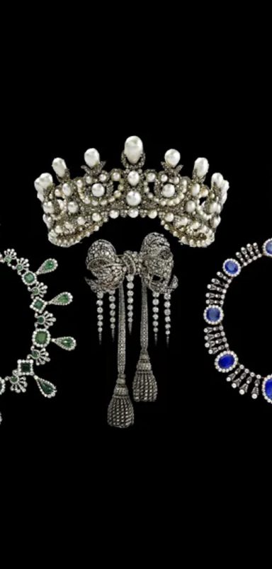 How the Louvre Museum's priceless jewels were looted in a 7-minute raid