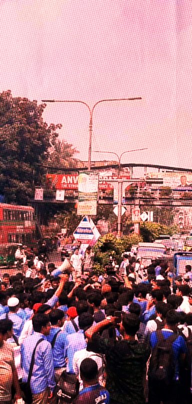 Why did students block Farmgate and what are their demands?