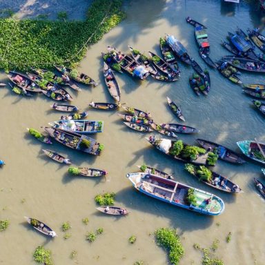 A morning at Bangladesh’s Boithakata floating bazaar