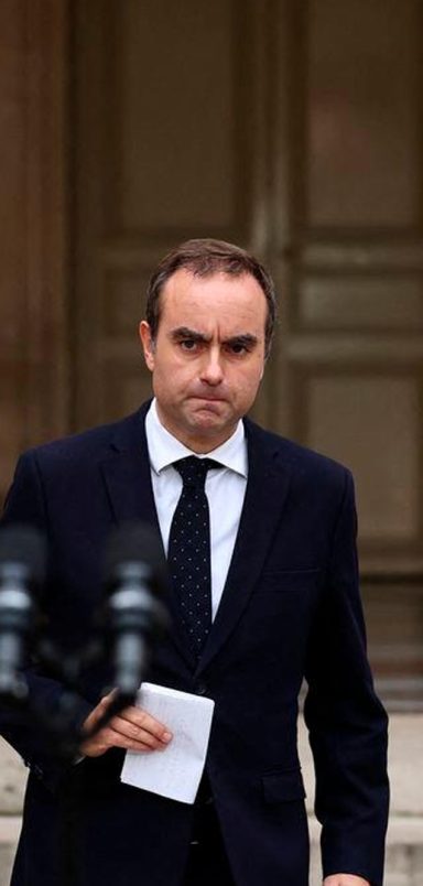 Why did the French government resign just hours after being appointed?
