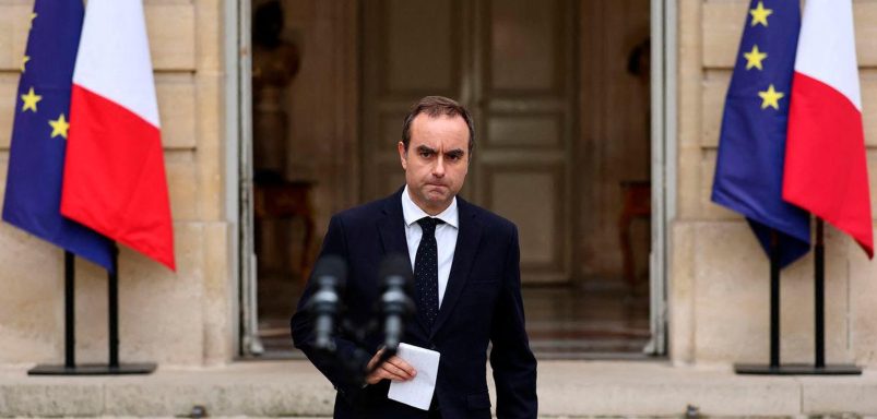 Why did the French government resign just hours after being appointed?