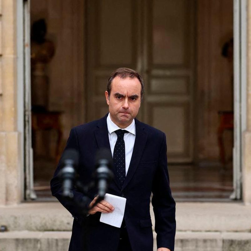 Why did the French government resign just hours after being appointed?