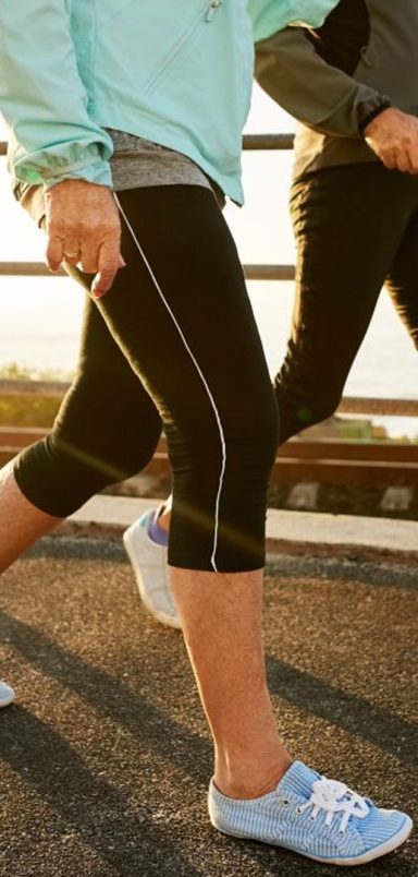 What's the safest time to walk outdoors during winter amid pollution?