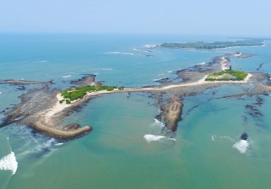 Why did no ships sail on the first day despite Saint Martin's reopening?