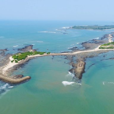 Why did no ships sail on the first day despite Saint Martin's reopening?