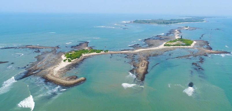 Why did no ships sail on the first day despite Saint Martin's reopening?