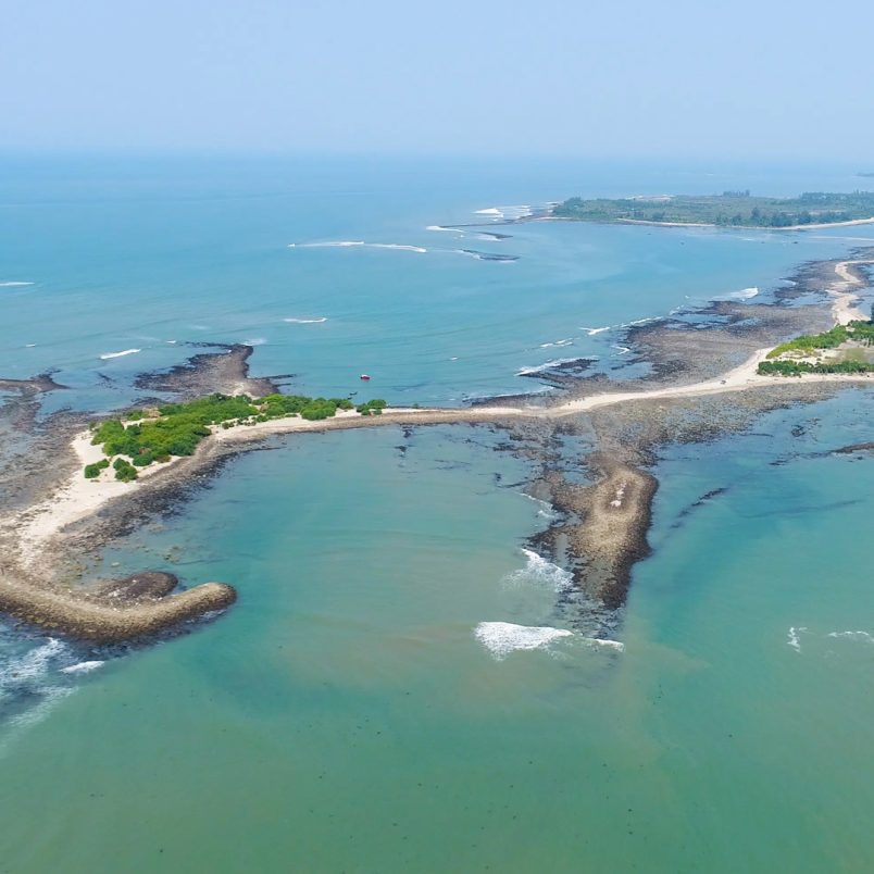 Why did no ships sail on the first day despite Saint Martin's reopening?