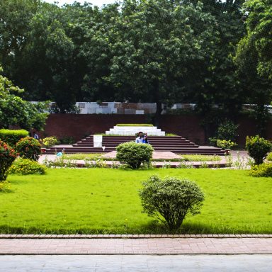 Who are the notable figures buried beside Nazrul Islam and Sharif Osman Hadi?