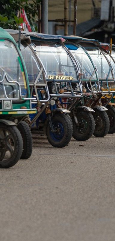 How much electricity is being stolen in Dhaka through battery-powered rickshaws?