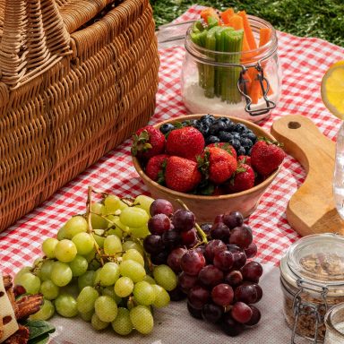 5 must-have items to elevate your winter picnic experience