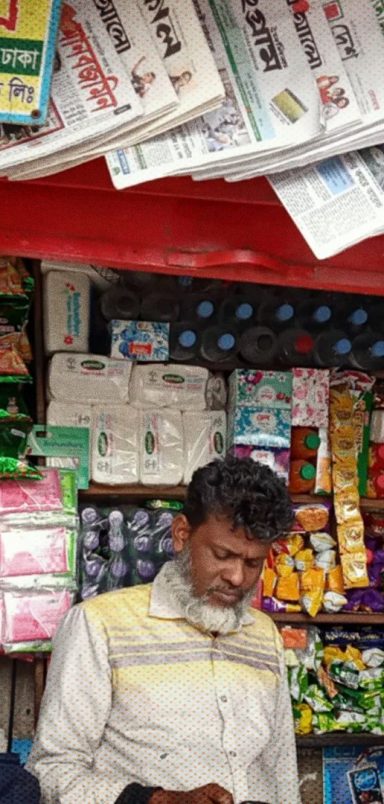 Why are newspaper stalls disappearing from Dhaka's streets?