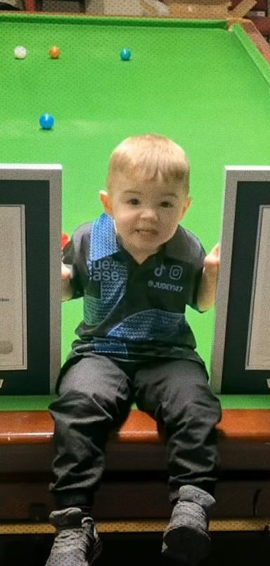How did a 2 year old make a snooker world record?
