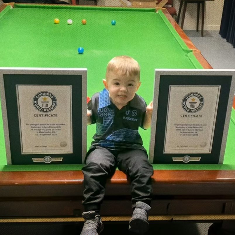 How did a 2 year old make a snooker world record?