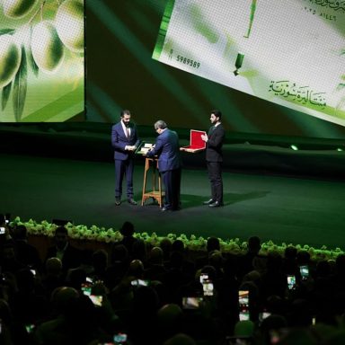 Syria introduces new currency in break from the past