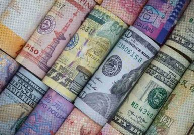 Which currencies gained and which fell most as Asian markets shifted last year