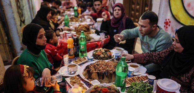 Which countries have the world's longest and shortest fasts?