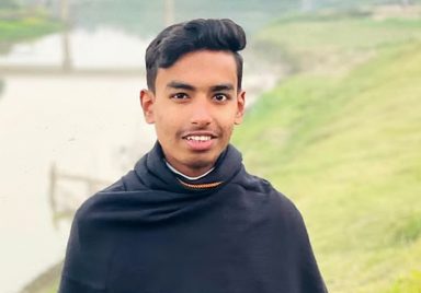 What exactly happened with Mahdi Hasan in Delhi?