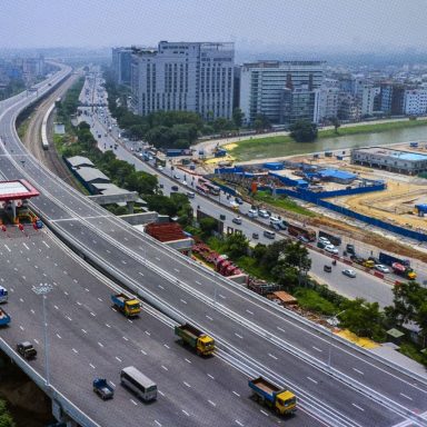 Why is the Dhaka Elevated Expressway a blessing for cars but a curse for commuters?