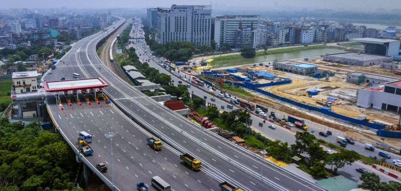 Why is the Dhaka Elevated Expressway a blessing for cars but a curse for commuters?