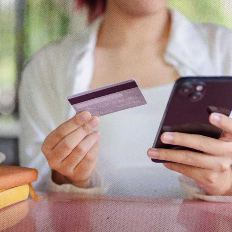 How can students under 25 now get credit cards?