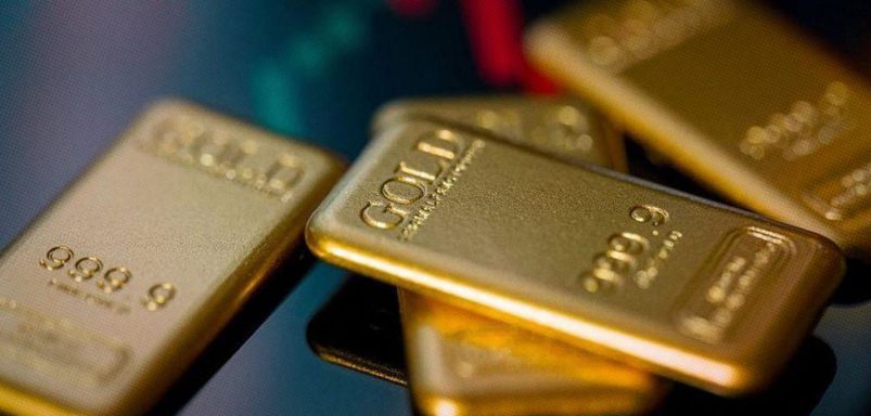 What caused the sudden drop in global gold prices on January 30?