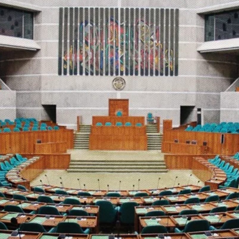 What benefits do Bangladesh MPs enjoy?