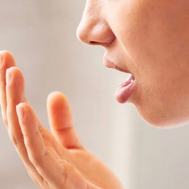 Which foods cause body odor and bad breath?