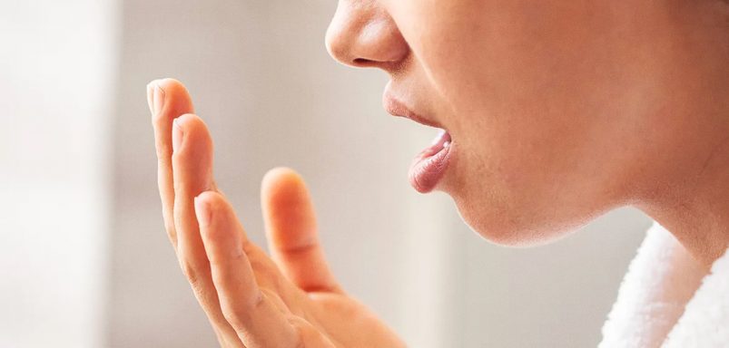 Which foods cause body odor and bad breath?