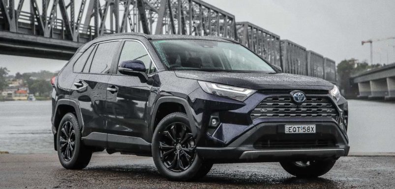 Which are the world’s bestselling passenger cars in 2025?