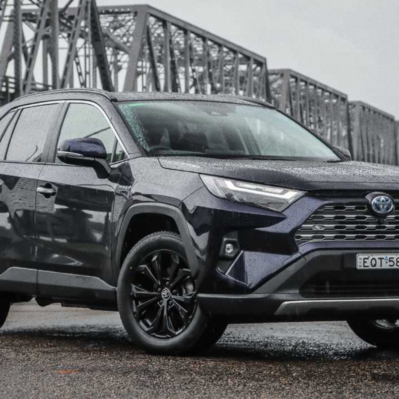 Which are the world’s bestselling passenger cars in 2025?