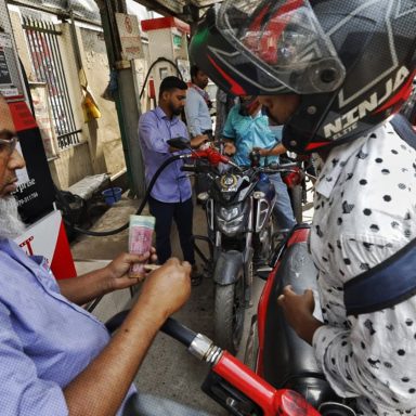 What are the 3 conditions for ride-sharing motorbikes to get 5 litres of fuel per day