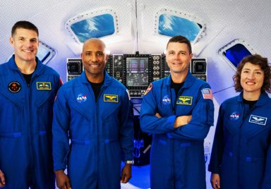 Who are the astronauts on the Artemis II lunar mission?