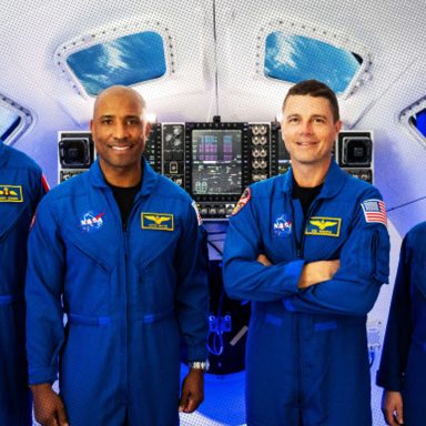 Who are the astronauts on the Artemis II lunar mission?