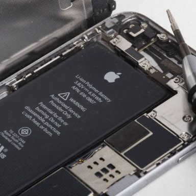 Why is the EU requiring batteries to be removable and replaceable by 2027?