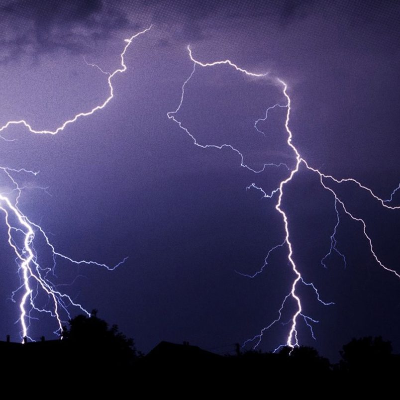 Which district in Bangladesh experiences the most lightning strikes and why?