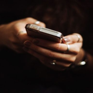 8 easy ways to start earning money from your phone