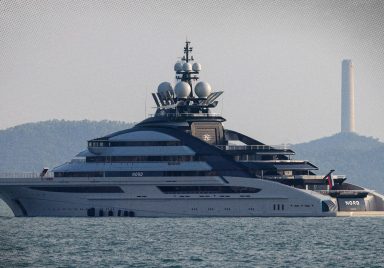 Why did Iran and US allow a Russian superyacht to cross the Strait of Hormuz?