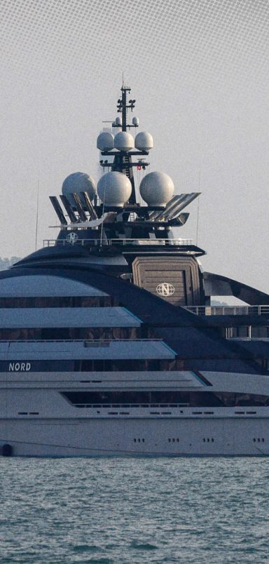 Why did Iran and US allow a Russian superyacht to cross the Strait of Hormuz?