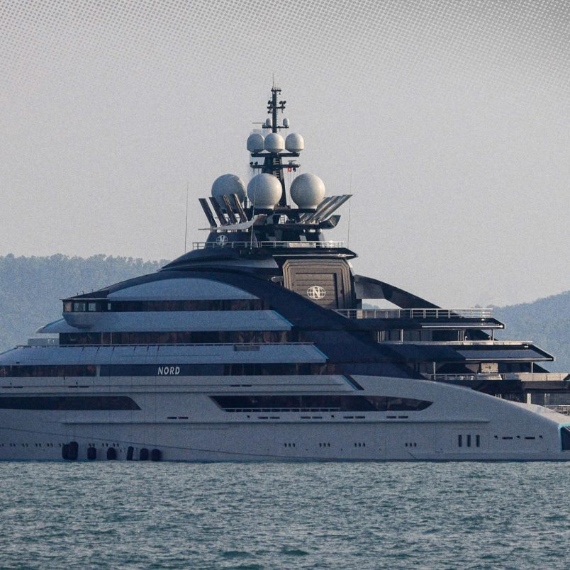 Why did Iran and US allow a Russian superyacht to cross the Strait of Hormuz?