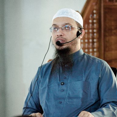 Why did Australia cancel Shaykh Ahmadullah's visa?