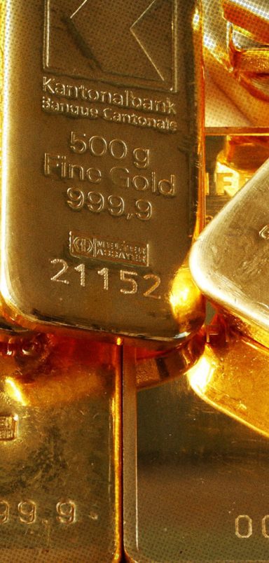 Why are countries increasing their gold reserves?