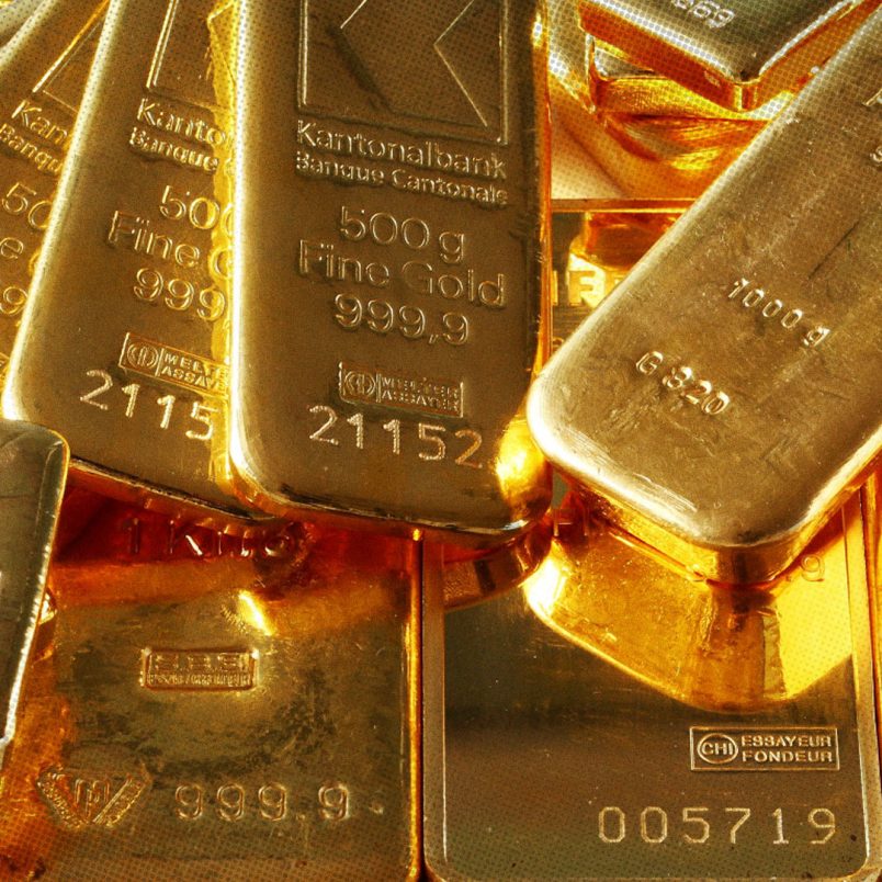 Why are countries increasing their gold reserves?