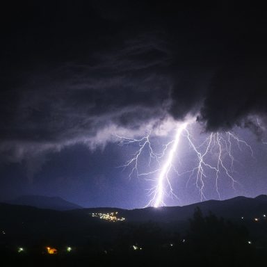 10 things you need to know about lightning strikes