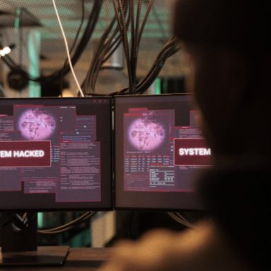 What types of cybersecurity incidents do Bangladeshis face?