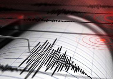 What warning do recent earthquake epicentres near Dhaka carry?