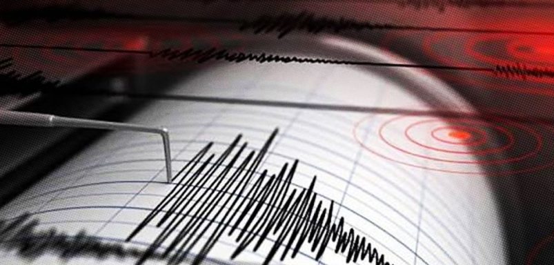 What warning do recent earthquake epicentres near Dhaka carry?